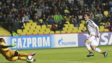 La afición votó por medio de la página de FIFA para que el lateral se levantara con el premio del mejor tanto en Chile 2015; es la segunda vez que lo gana un mexicano.