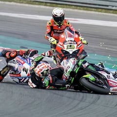 Rea y Razgatlioglu se echan las culpas de la caída en Assen
