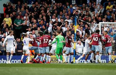 Bielsa orders Leeds players to sit back and let Aston Villa score