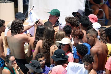 Marchand, firmando autógrafos hace unos días en Isla Reunión.