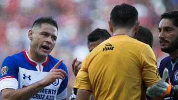 El defensa paraguayo de La M&aacute;quina se fue a las regaderas de forma temprana en el partido ante Tijuana. Los expertos analizaron la decisi&oacute;n del silbante Luis Enrique Santander.