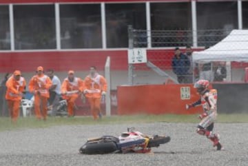 Caída del piloto español Marc Márquez, de Honda, cae, durante la carrera del Gran Premio de Argentina de MotoGP