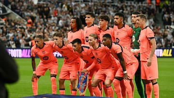 Barcelona's players pose ahead of the UEFA Champions League first round football match between Newcastle United FC and FC Barcelona at St James' Park in London, on September 18, 2025. (Photo by Oli SCARFF / AFP)
