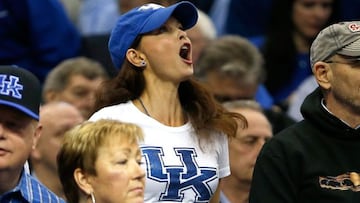 Ashley Judd anima en la grada durante el Kentucky-Notre Dame.