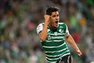 'Chuletita' Orozco llegó a Santos Laguna y logró salir campeón de la Copa MX en el Apertura 2014 y de Liga MX en el Clausura 2015. En la final de ida ante Gallos Blancos de Querétaro marcó cuatro goles.