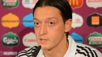 Mesut Özil, en rueda de prensa.