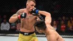 Chan Sung Jung golpea a Renato Moicano durante su pelea en el UFC Greenville.