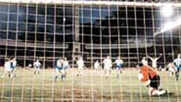 <b>EL PENALTI DE DJUKIC</B>. Aquel penalti fallado por el serbio abrió una historia que cerró ayer.