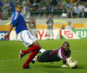 Tony Sylva, portero senegalés, fue protagonista en la Copa África de 2002. Al parecer, Sylva contrató los servicios de un brujo que le proporcionó un ungüento con el que el meta frotaba los dos palos y el larguero antes de los partidos. Sin duda, esta superstición fue alimentada por los 358 minutos que Sylva estuvo sin encajar un gol en la competición. A pesar de que jugó en varios equipos de la Ligue 1 francesa, parece que confiaba más en la magia que en su buen hacer como guardameta.
