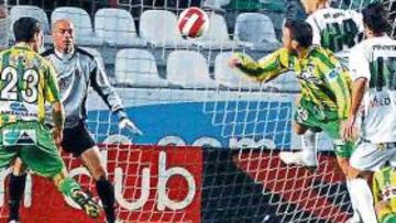 <b>EL HÉROR. </b>Wilfredo Caballero firmó ayer una gran actuación ante la Real Sociedad. La afición coreó su nombre.