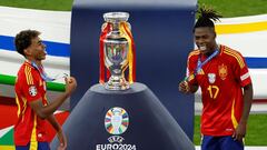 El trofeo de la Eurocopa, testigo del buen ambiente, risas y bromas, entre  Lamine Yamal y Nico Williams, mejor jugador joven del torneo y MVP del partido respectivamente.