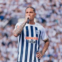 Paolo Guerrero abarrota el estadio en su presentación con Alianza Lima