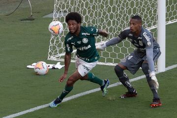 Luiz Adriano y John.