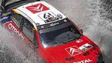 <b>NADAR Y GUARDAR LA ROPA.</B> Sainz y sus compañeros de Citroën tienen la orden de no atacar, pero los tres confían en el abandono de uno de los dos primeros clasificados.