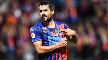 David Rochela celebra durante un partido con el Port FC.