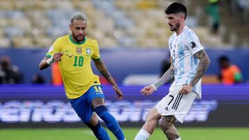 FILE PHOTO: Soccer Football - Copa America  2021 - Final - Brazil v Argentina - Estadio Maracana, Rio de Janeiro, Brazil - July 10, 2021 Argentina&#039;s Rodrigo De Paul  in action with Brazil&#039;s Neymar REUTERS/Amanda Perobelli/File Photo