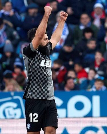 Villalibre sigue tocado por una varita en el Alavés. Dos partidos jugando y tres goles en su haber. El delantero, por supuesto, repite en el once de la jornada. Su remate de cabeza, llegando en segunda línea, le adjudica este sitio.