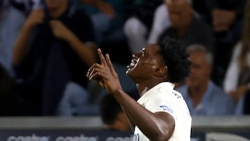 Soccer Football - Primeira Liga - Arouca v FC Porto - Estadio Municipal de Arouca, Arouca, Portugal - September 29, 2025 FC Porto's Samu Aghehowa celebrates scoring their first goal REUTERS/Rita Franca