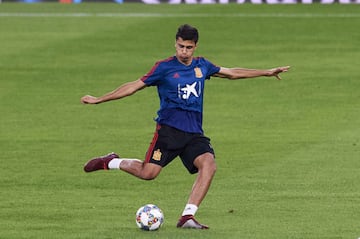 SEVILLE, SPAIN - OCTOBER 14:  Rodrigo Hernandez of Spain trains during the Spain Training Session ahead of their UEFA Nations League match against Spain at Estadio Benito Villamarin on October 14, 2018 in Seville, Spain.  (Photo by Aitor Alcalde/Getty Ima