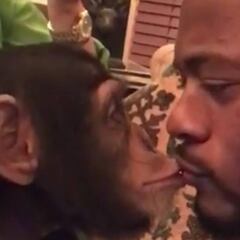 Evra comparte su cita más surrealista: con un chimpancé