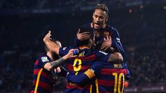 BARCELONA, SPAIN - FEBRUARY 03:  Luis Suarez (C) of FC Barcelona celebrates with his teammates after scoring his team&#039;s sixth goal during the Copa del Rey Semi Final first leg match between FC Barcelona and Valencia at Nou Camp on February 3, 2016 in