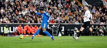 Mbappé marca el 0–2 en el 90’ tras la asistencia de Brahim, culminando la jugada que sentenció el partido en Mestalla.