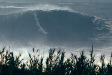 Red Bull Big Wave Awards - Finalista en la categor¨ªa cbdMD XXL Biggest Wave.