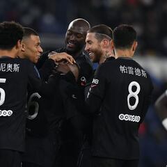 Ramos marca, Messi vuelve