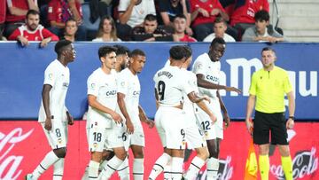 PAMPLONA, SPAIN - OCTOBER 07: Mouctar Diakhaby of Valencia CF celebrates with teammates after scoring their side's second goal during the LaLiga Santander match between CA Osasuna and Valencia CF at El Sadar Stadium on October 07, 2022 in Pamplona, Spain. (Photo by Juan Manuel Serrano Arce/Getty Images)