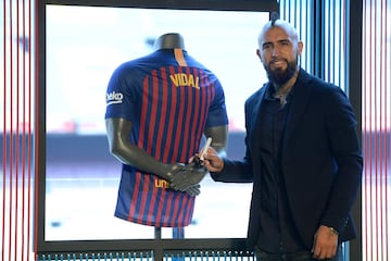 Presentación del jugador chileno, Arturo Vidal, como nuevo jugador del Fútbol Club Barcelona. 