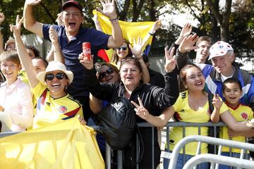 Muchos colombianos salieron a las calles de París para celebrar el triunfo de Egan Bernal en el Tour de Francia. La capital francesa se viste de amarillo, azul y rojo.