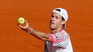 Roquebrune Cap Martin (France), 13/04/2022.- Diego Schwartzman of Argentina serves the ball to Marton Fucsovics of Hungary during their second round match at the Monte-Carlo Rolex Masters tennis tournament in Roquebrune Cap Martin, France, 13 April 2022. (Tenis, Francia, Hungría) EFE/EPA/SEBASTIEN NOGIER