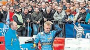 <b>ESPECTÁCULO. </b>Kovalainen hizo disfrutar a 15.000 aficionados.