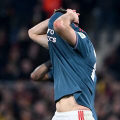 Santiago Giménez se perderá el inicio de la Champions League