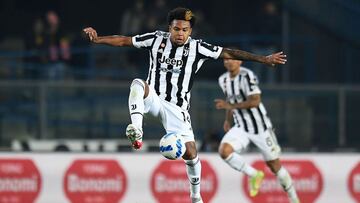 VERONA, ITALY - OCTOBER 30:  Weston Mckennie of Juventus  in action during the Serie A match between Hellas and Juventus at Stadio Marcantonio Bentegodi on October 30, 2021 in Verona, Italy. (Photo by Alessandro Sabattini/Getty Images)