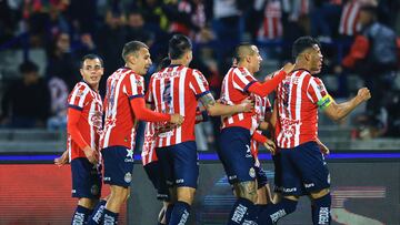 Jugadores de Chivas reciben con ‘pamba’ a su nuevo técnico