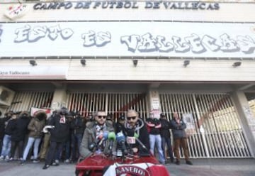 Rueda de prensa de "Los Bukaneros", aficionados ultras del Rayo Vallecano.