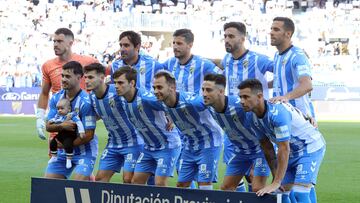 Alineación del Málaga ante el Cartagena.