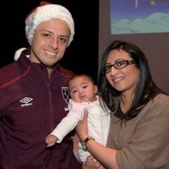 'Chicharito' presente en evento navideño del West Ham