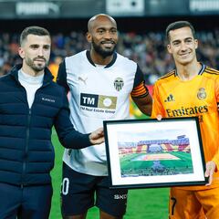Mestalla ovaciona como nunca al Real Madrid por su solidaridad tras la DANA