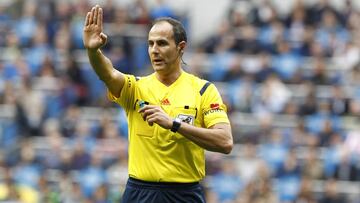 ?rbitros: ?lvarez Izquierdo, en el Madrid-Eibar; Gonz¨¢lez Fuertes, en el Barcelona-M¨¢laga