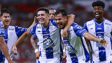 Sergio Barreto celebrates his goal 0-3 with Gaston Togni of Pachuca during the 4th round match between Atlas and Pachuca as part of the Liga BBVA MX, Torneo Apertura 2025 at Jalisco Stadium, on August 09, 2025 in Guadalajara, Jalisco, Mexico.