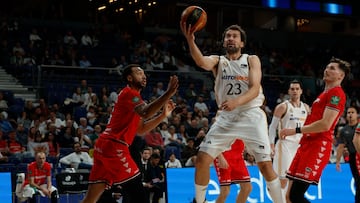 Sergio Llull entra a canasta.