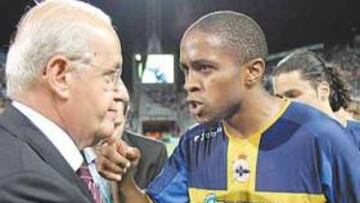 <b>DIRECTO. </b>Andrade fue muy claro con el vicepresidente de la UEFA al final del partido.