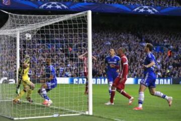 Schwarzeg y Andy cole.