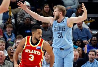 Memphis se lo regala a Atlanta y se complica la vida