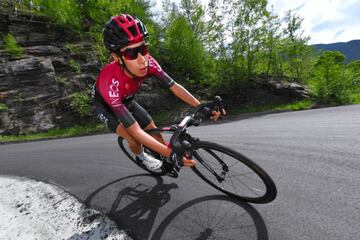 Iván Ramiro Sosa es una de las grandes promesas. Con solo 21 años de edad, firmó con el Team Ineos en el 2019. Su facilidad para la montaña lo han llevado a ganar el Tour de Bihor, el Tour de Sibiu y La Vuelta a Burgos 2018. En el presente año tuvo la oportunidad de correr su primera grande, en el Giro de Italia.