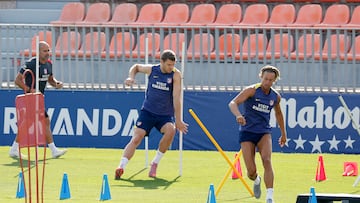 Sorloth y Llorente, del Atlético.
