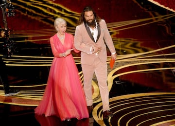 Helen Mirren y Jason Momoa.