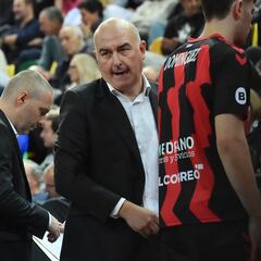 Ponsarnau ante Katsikaris mientras Marc Gasol muestra su descontento